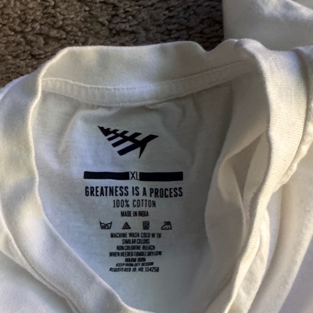 Paper Planes White T-Shirt with American Flag Paper Airplane Design - Picture 2 of 3